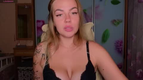 Emily Robbie online show from 09/20/25, 05:25