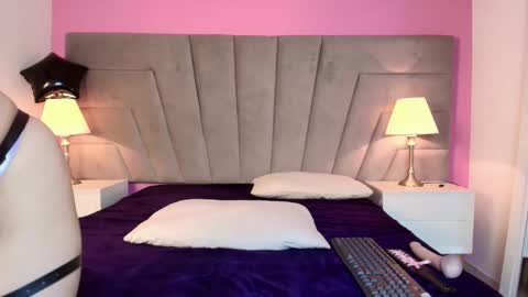 Snapshot of emilyroth chatting on 01/13/26, 08:58 emily online show from 01/13/26, 08:58