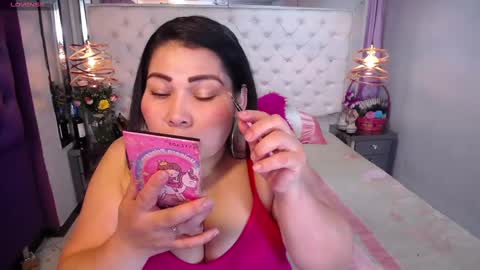 Snapshot of emilysander_ chatting on 12/09/24, 12:51 Emily online show from 12/09/24, 12:51