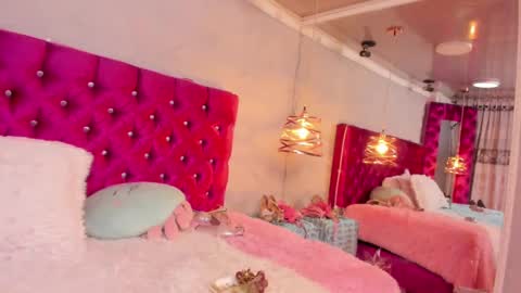 Snapshot of emilysander_ chatting on 12/21/24, 09:01 Emily online show from 12/21/24, 09:01