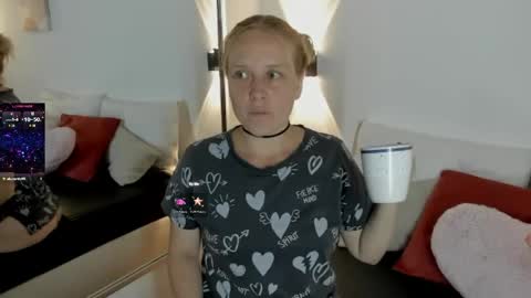 Snapshot of emilysumer chatting on 04/24/26, 04:15 Summer 3 online show from 04/24/26, 04:15