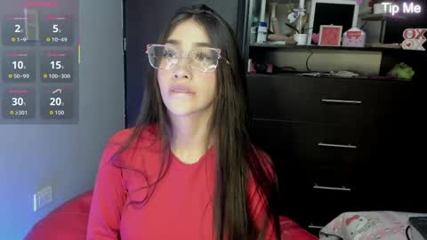 Snapshot of emilytafur chatting on 04/18/26, 12:03 Emy online show from 04/18/26, 12:03