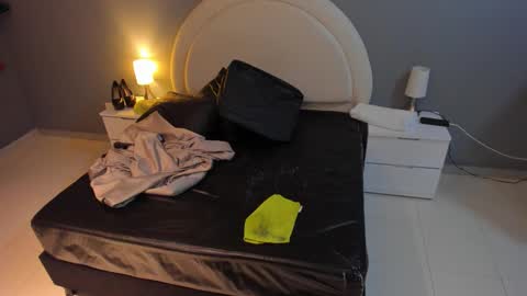 Snapshot of emilytowzen chatting on 03/08/26, 02:04 EMILY online show from 03/08/26, 02:04