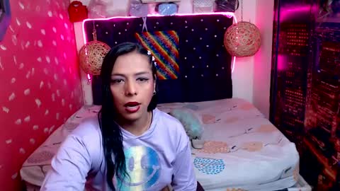 Snapshot of emilytssweet chatting on 01/28/25, 02:42 Emily online show from 01/28/25, 02:42