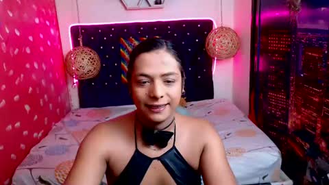 Snapshot of emilytssweet chatting on 02/15/25, 01:16 Emily online show from 02/15/25, 01:16