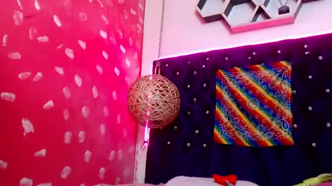 Snapshot of emilytssweet chatting on 02/19/25, 04:00 Emily online show from 02/19/25, 04:00