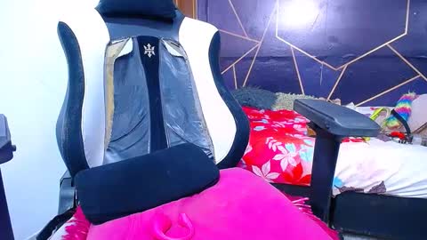 Snapshot of emilytssweet chatting on 09/27/25, 03:39 Emily online show from 09/27/25, 03:39