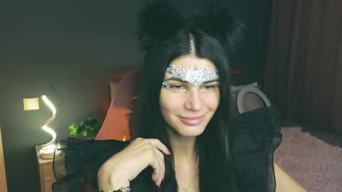 Snapshot of emilytucker chatting on 01/25/25, 01:32 Emily online show from 01/25/25, 01:32