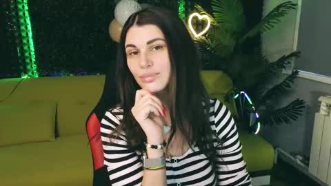 Snapshot of emilytucker chatting on 02/15/25, 01:42 Emily online show from 02/15/25, 01:42