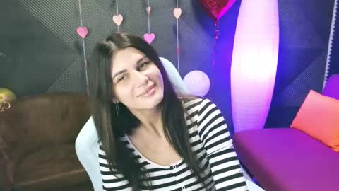 Snapshot of emilytucker chatting on 02/16/25, 01:36 Emily online show from 02/16/25, 01:36