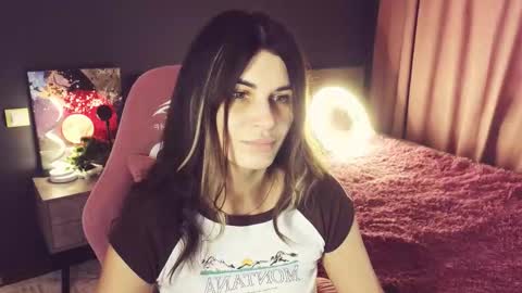 Snapshot of emilytucker chatting on 09/14/25, 01:38 Emily online show from 09/14/25, 01:38