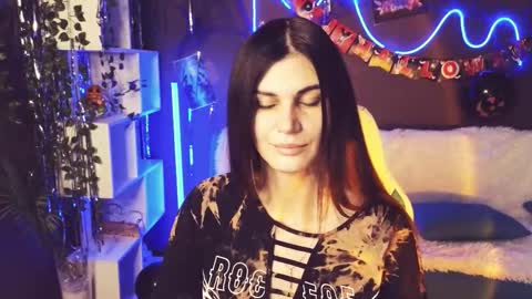 Snapshot of emilytucker chatting on 10/27/25, 01:53 Emily online show from 10/27/25, 01:53