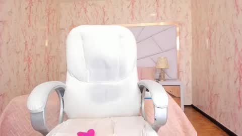 Snapshot of emilywhinfre chatting on 04/20/26, 04:54 Emily 2200 - 600GMT-5 online show from 04/20/26, 04:54
