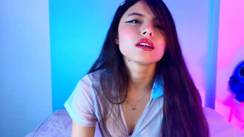 Snapshot of emilywithe_ chatting on 02/03/25, 03:53    online show from 02/03/25, 03:53