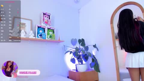 Snapshot of emilyy_bank chatting on 11/07/25, 02:17 Emily Bank online show from 11/07/25, 02:17