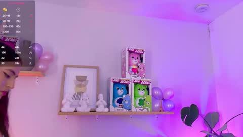 Snapshot of emilyy_bank chatting on 11/29/25, 07:28 Emily Bank online show from 11/29/25, 07:28