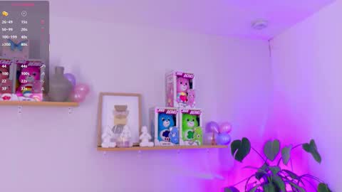 Snapshot of emilyy_bank chatting on 12/05/25, 07:43 Emily Bank online show from 12/05/25, 07:43