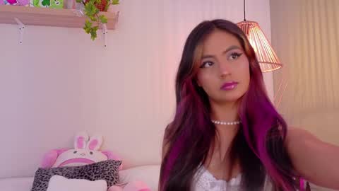 Snapshot of emilyy_bank chatting on 04/20/26, 07:37 Emily Bank online show from 04/20/26, 07:37