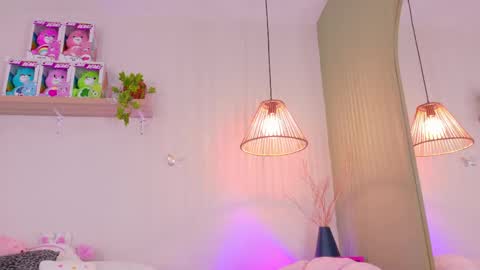 Snapshot of emilyy_bank chatting on 04/27/26, 07:56 Emily Bank online show from 04/27/26, 07:56