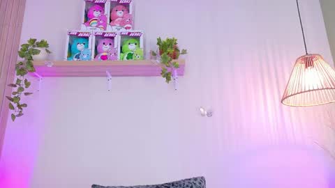 Snapshot of emilyy_bank chatting on 04/30/26, 08:57 Emily Bank online show from 04/30/26, 08:57