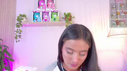 Snapshot of emilyy_bank chatting on 05/05/26, 08:17 Emily Bank online show from 05/05/26, 08:17