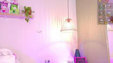 Snapshot of emilyy_bank chatting on 05/08/26, 07:52 Emily Bank online show from 05/08/26, 07:52