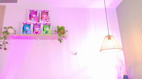 Snapshot of emilyy_bank chatting on 05/21/26, 08:05 Emily Bank online show from 05/21/26, 08:05