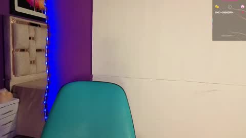 emilyy_cooperr online show from 06/01/26, 12:18