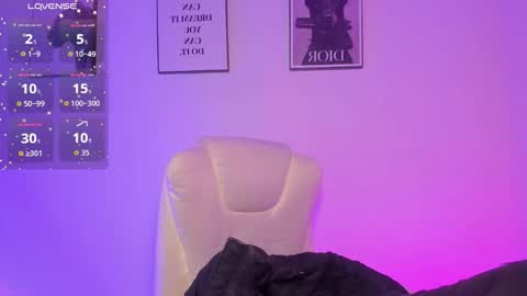 Snapshot of emilyymiller chatting on 01/10/26, 04:09 Emily online show from 01/10/26, 04:09