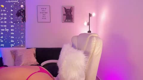 Snapshot of emilyymiller chatting on 03/13/26, 07:09 Emily online show from 03/13/26, 07:09