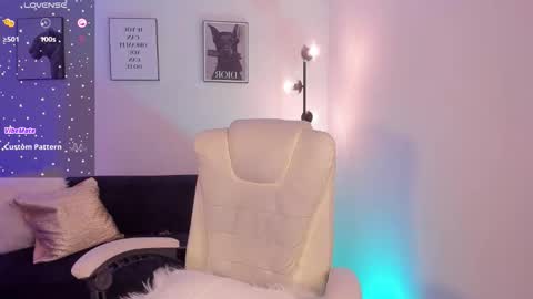 Snapshot of emilyymiller chatting on 03/19/26, 06:12 Emily online show from 03/19/26, 06:12