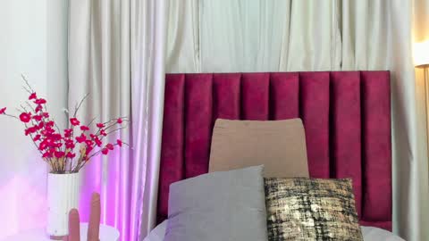 Emilyy Watson online show from 02/06/25, 11:43