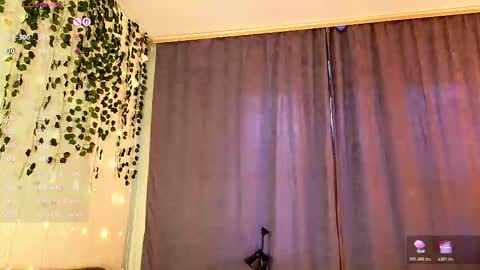 Snapshot of emimiy chatting on 11/11/25, 03:39 emimiy online show from 11/11/25, 03:39