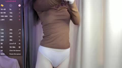 Snapshot of eminemswife chatting on 03/07/25, 08:34 Nadya online show from 03/07/25, 08:34