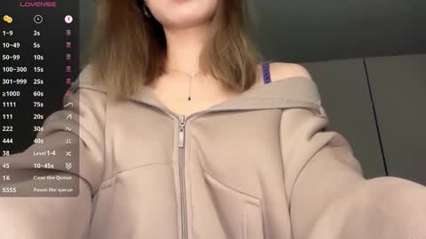 Snapshot of eminemswife chatting on 10/21/25, 12:22 Nadya online show from 10/21/25, 12:22