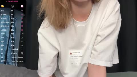 Snapshot of eminemswife chatting on 10/22/25, 10:15 Nadya online show from 10/22/25, 10:15