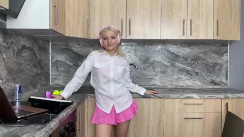 Snapshot of eminent_eva chatting on 01/22/25, 05:38 Eminent Eva online show from 01/22/25, 05:38