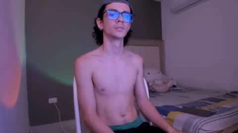 Snapshot of emitremmus_ chatting on 11/25/25, 05:40 Jordy online show from 11/25/25, 05:40