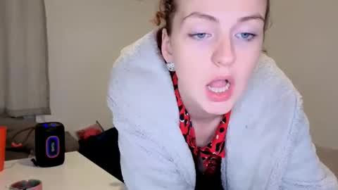 Snapshot of emliyjamesmjb chatting on 12/13/25, 08:36 emliyjamesmjb online show from 12/13/25, 08:36