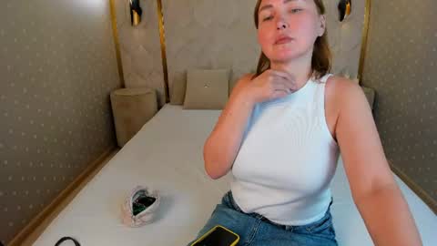 Snapshot of emm_quince chatting on 06/25/26, 09:58 Emm online show from 06/25/26, 09:58