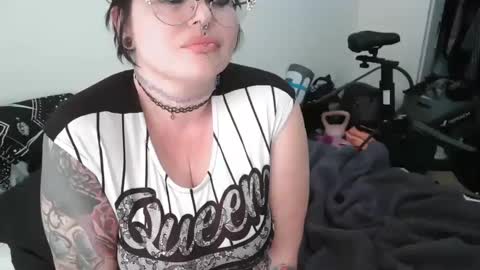 Snapshot of emma4269 chatting on 01/19/25, 09:45 emma lotacurves online show from 01/19/25, 09:45