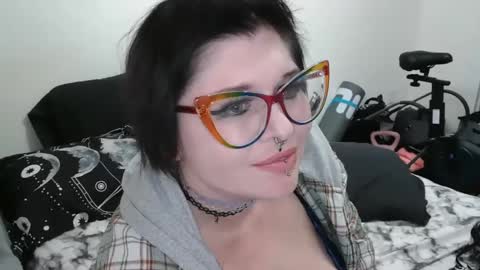 Snapshot of emma4269 chatting on 01/25/25, 02:36 emma lotacurves online show from 01/25/25, 02:36