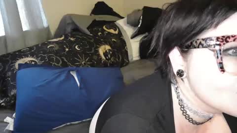 Snapshot of emma4269 chatting on 02/12/25, 01:37 emma lotacurves online show from 02/12/25, 01:37