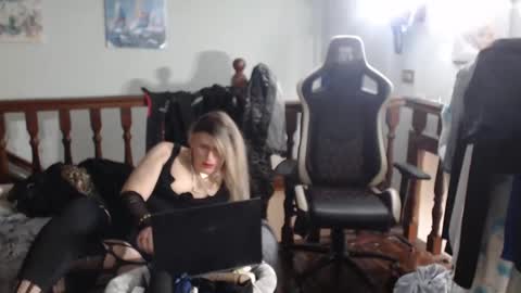 Snapshot of emma671 chatting on 03/10/25, 06:05 emma online show from 03/10/25, 06:05