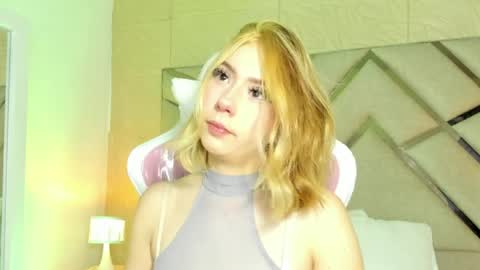 Snapshot of emma__copper chatting on 04/06/26, 12:50 emaa online show from 04/06/26, 12:50