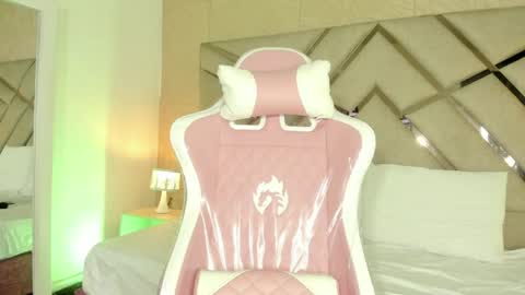 Snapshot of emma__copper chatting on 04/22/26, 12:50 emaa online show from 04/22/26, 12:50