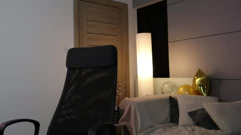 Snapshot of emma__cutiee chatting on 04/14/26, 09:21 Your Emma online show from 04/14/26, 09:21