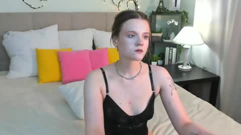 Snapshot of emma__peach chatting on 04/25/26, 01:41 emma__peach online show from 04/25/26, 01:41