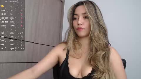 Snapshot of emma_aaa chatting on 12/06/24, 01:00 Rocio online show from 12/06/24, 01:00