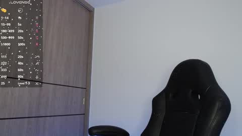 Snapshot of emma_aaa chatting on 01/05/25, 09:48 Rocio online show from 01/05/25, 09:48